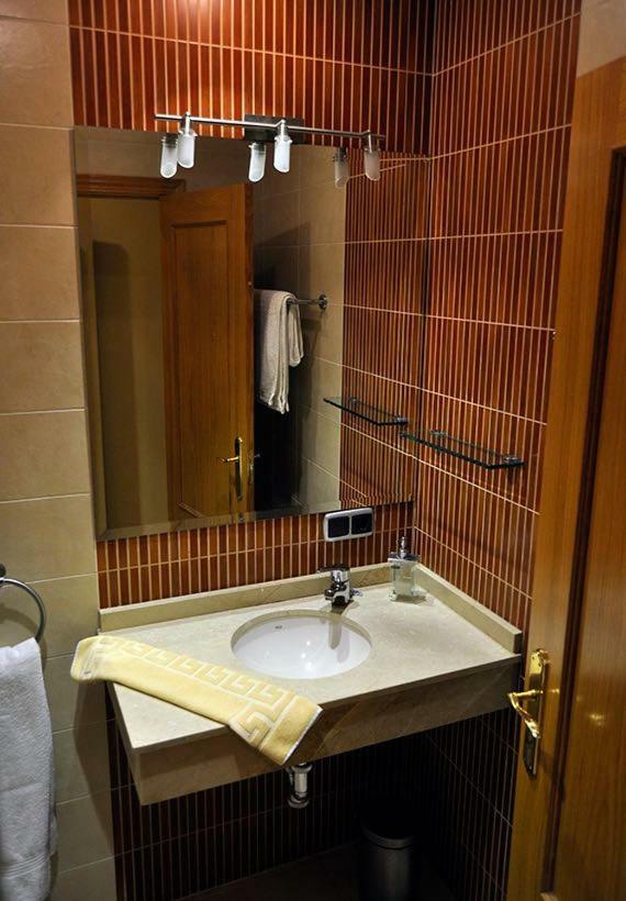 La Cistérniga Hostal Puerta Del Valle מראה חיצוני תמונה