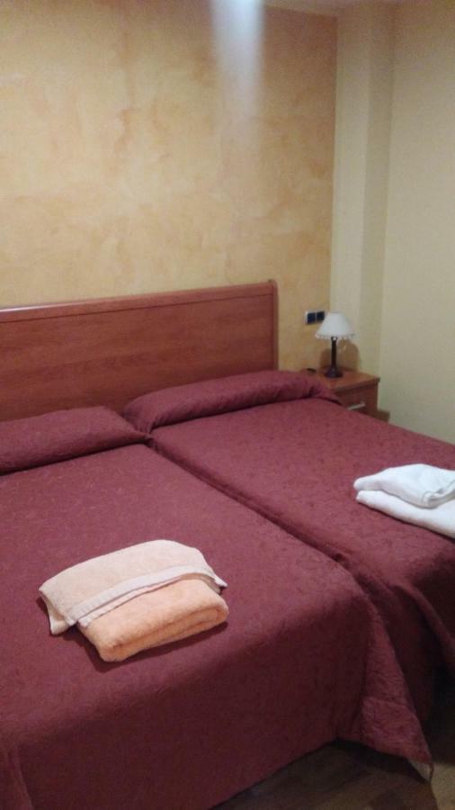 La Cistérniga Hostal Puerta Del Valle מראה חיצוני תמונה