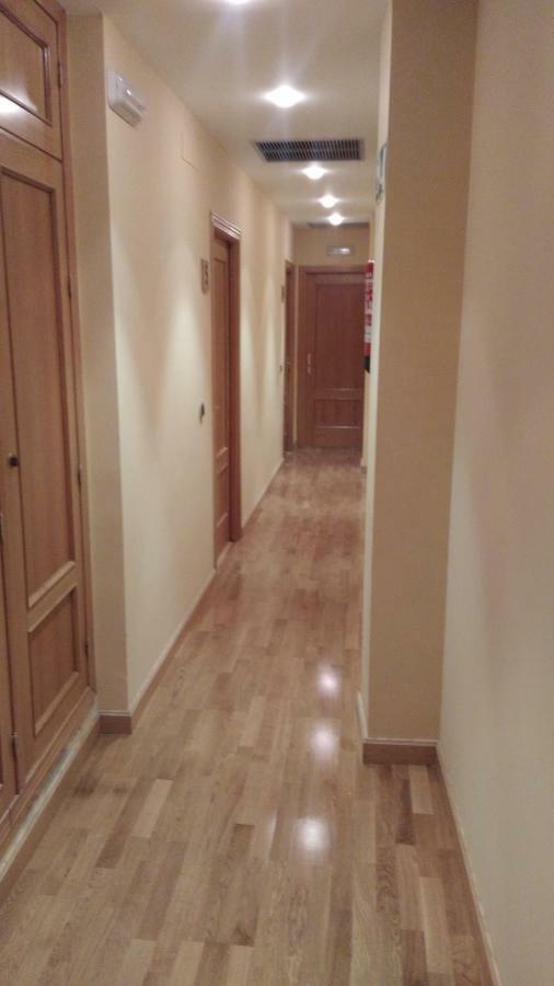 La Cistérniga Hostal Puerta Del Valle מראה חיצוני תמונה