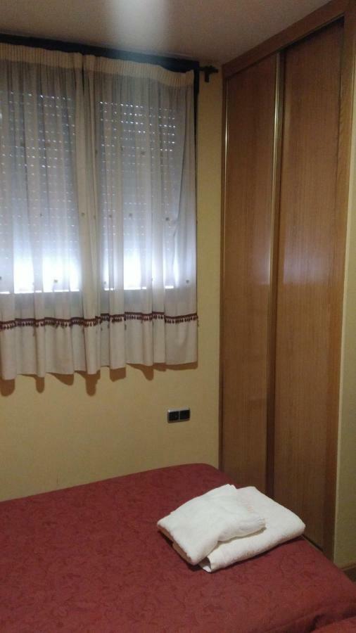 La Cistérniga Hostal Puerta Del Valle מראה חיצוני תמונה