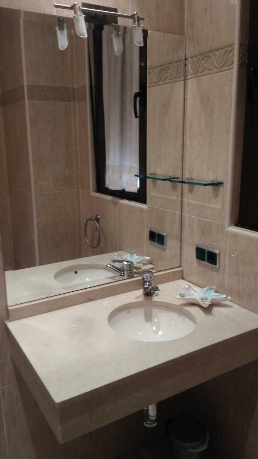 La Cistérniga Hostal Puerta Del Valle מראה חיצוני תמונה